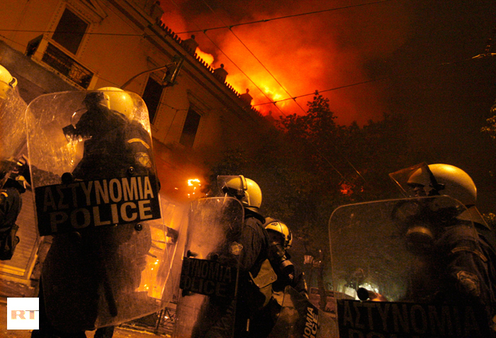 Athens burns, buildings on fire as chaos, riots flare up (VIDEO, PHOTOS)