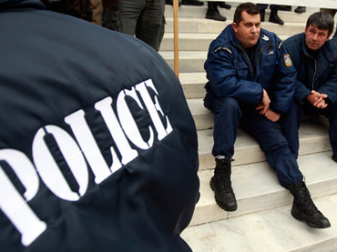 Cop shop: Crisis-hit Greece rents police for €30 per hour