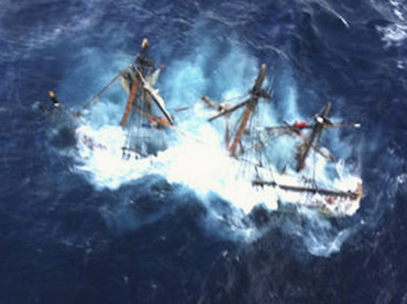 Film star Bounty sinks in Hurricane Sandy; one crew member dead, captain missing