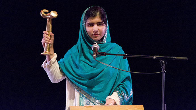 Pakistani schoolgirl shot by Taliban receives human rights Politkovskaya Award